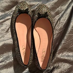 Red Valentino Ballet Flats
•   Gold Printed 
•   Bow & Glitter Accents